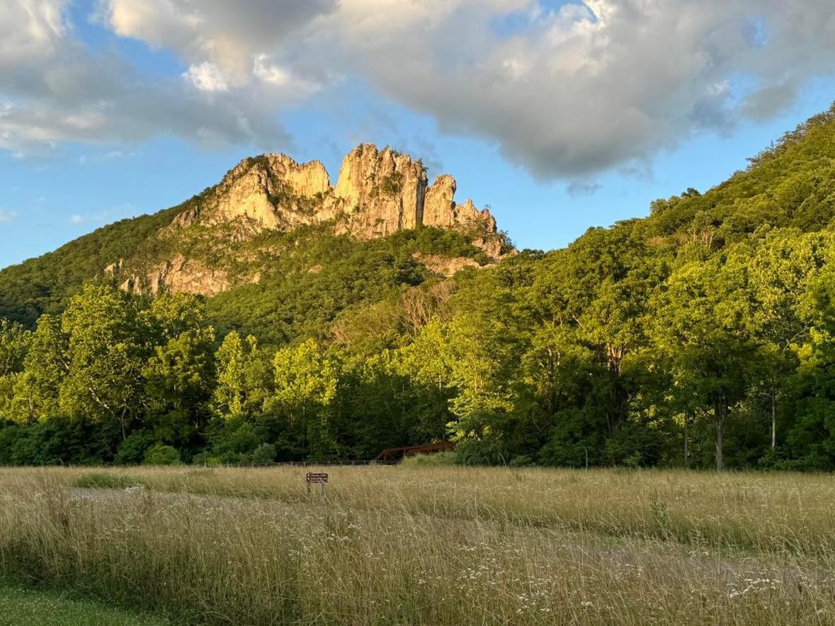 The Renovated Barn At Seneca Rocks Villa Dış mekan fotoğraf